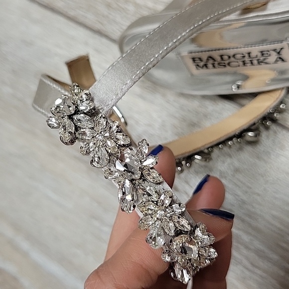 Badgley Mischka Size 9 Morning Fog Esmeralda Embellished Silk Pumps - Picture 7 of 12